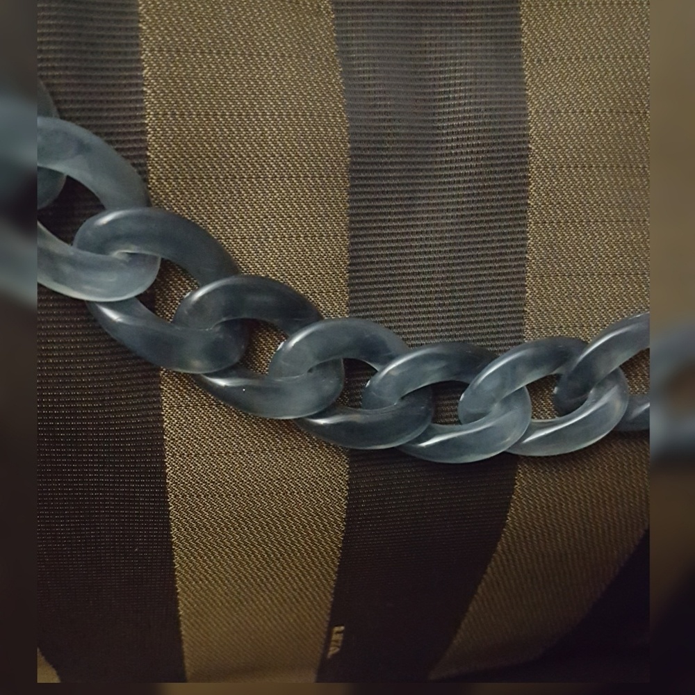 Authentic Fendi Pequin handbag     9 x 12 x 4 - Picture 4 of 9